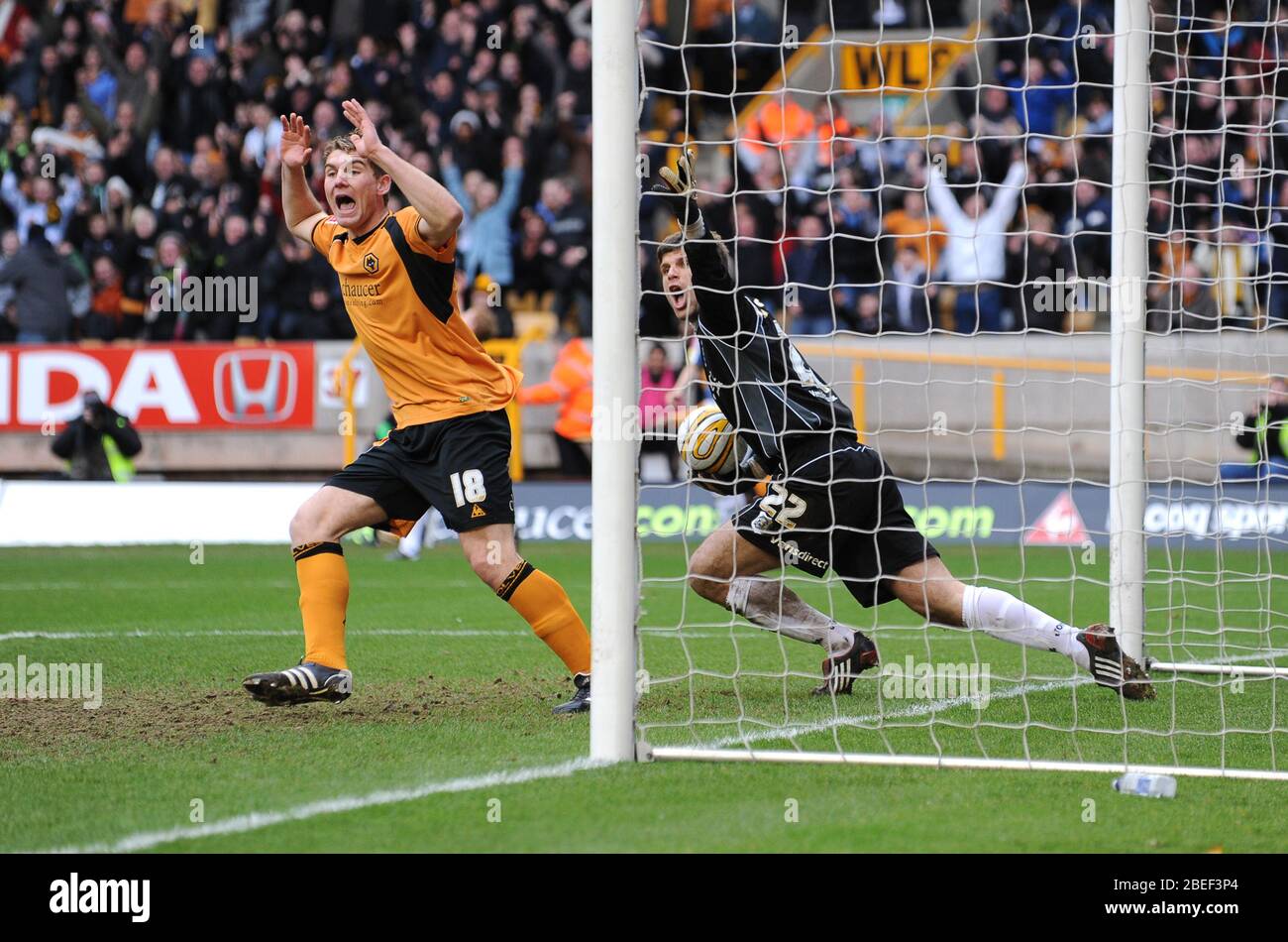 Footballeur Dimi Konstantopoulos et Sam Vokes Wolverhampton Wanderers contre Cardiff City Banque D'Images