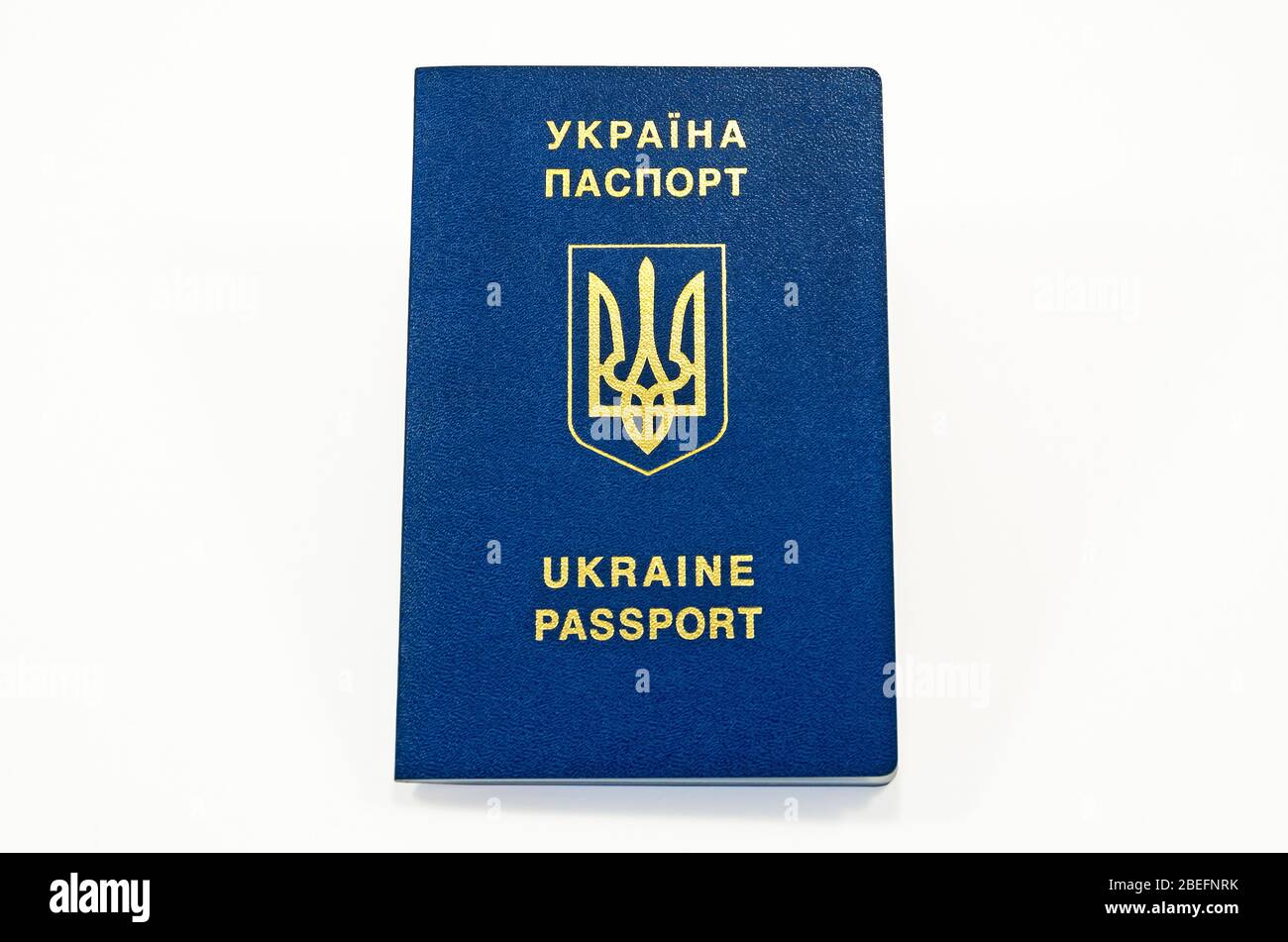 Passeport étranger de l'Ukraine isolé sur fond blanc. Régime sans visa pour  l'Ukraine. Vue isolée ci-dessus Photo Stock - Alamy
