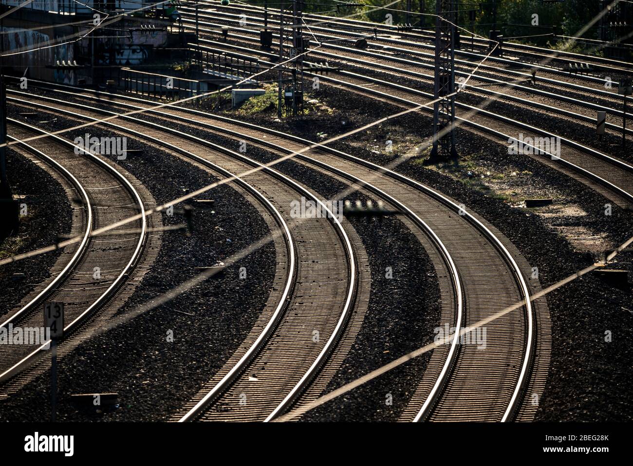 Chemin de fer, voies ferrées, rails, infrastructures, lignes aériennes, ligne ferroviaire entre Essen et Duisburg, Allemagne, Banque D'Images