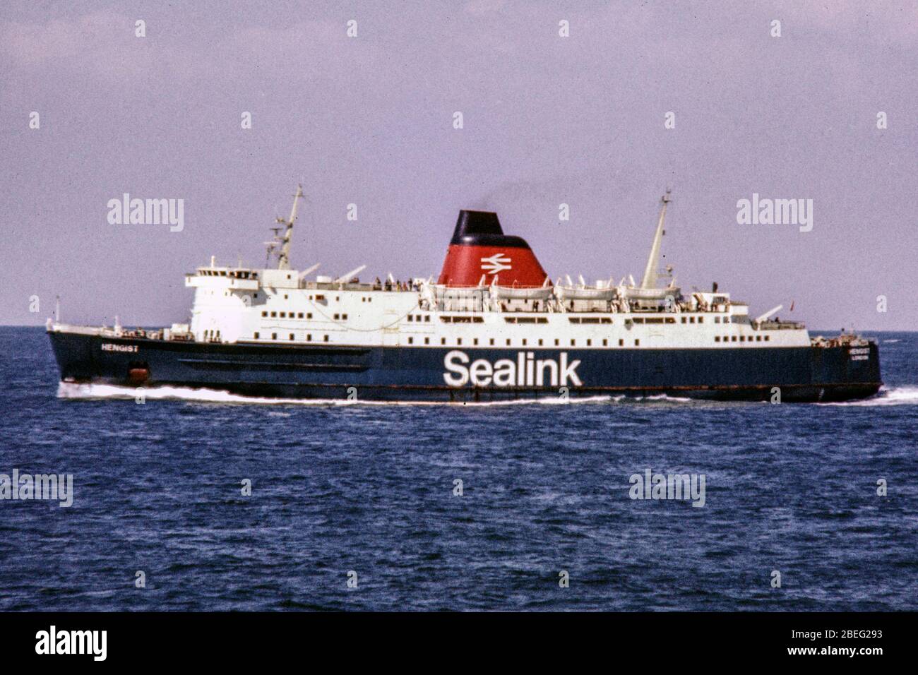 Un ferry à travers-canal Hengist partant de Douvres en 1976 Banque D'Images