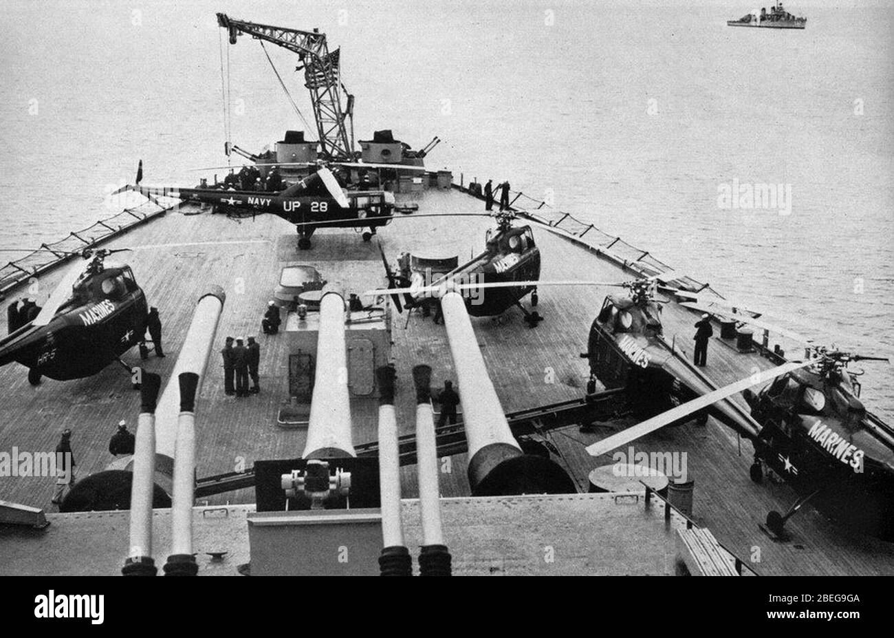 Hélicoptères sur USS Missouri (BB-63) au large de la Corée c1952. Banque D'Images