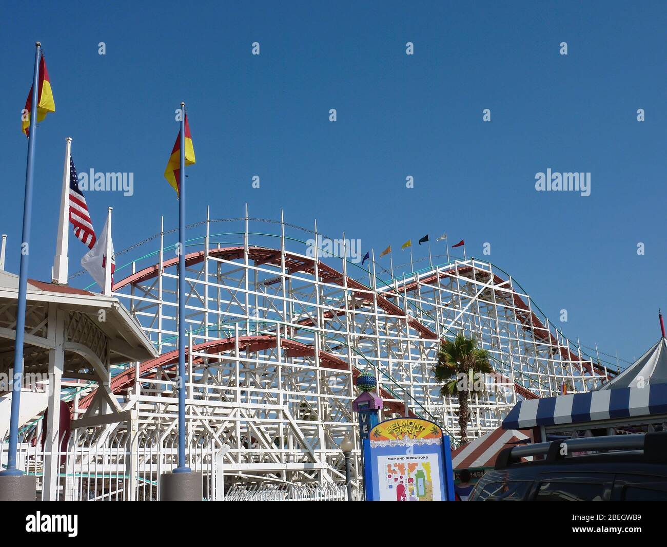 San Diego, 19 AOÛT 2009 - vue sur le soleil du géant Dipper Roller Coaster Banque D'Images
