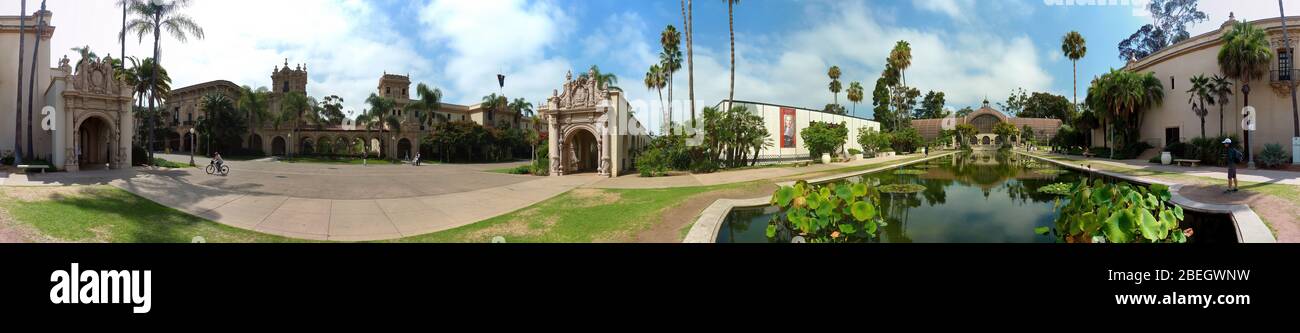 San Diego, 20 AOÛT 2009 - vue extérieure du bâtiment botanique et de Lily Pond Banque D'Images