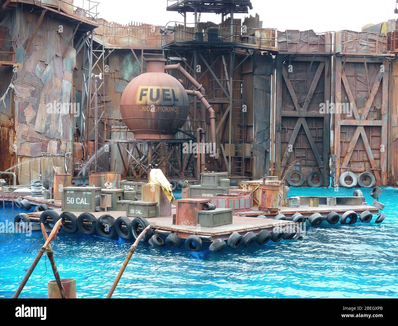 Los Angeles, 21 AOÛT 2009 - spectacle d'action Waterworld à Universal Studios Hollywood Banque D'Images