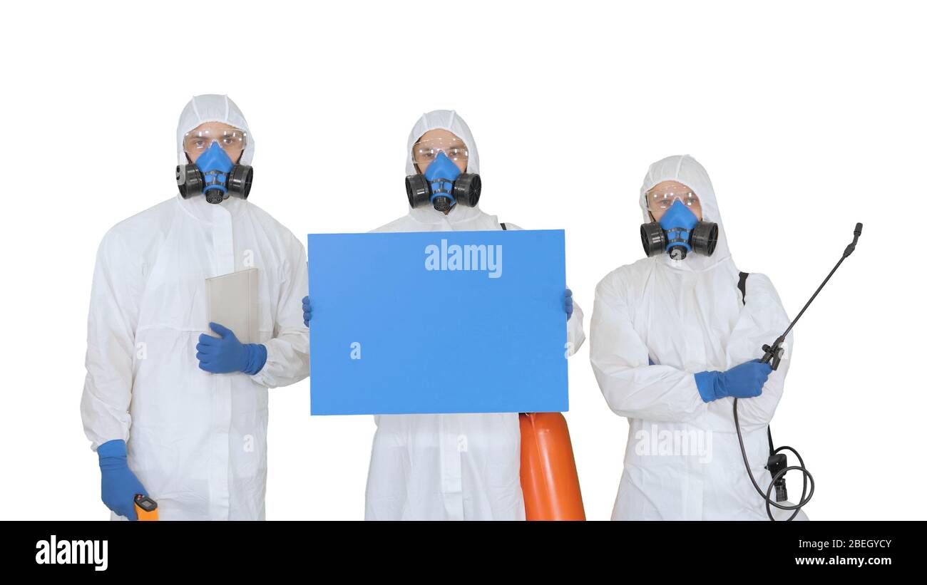 Groupe d'épidémiologistes en uniforme de protection tenant blanc pla Banque D'Images