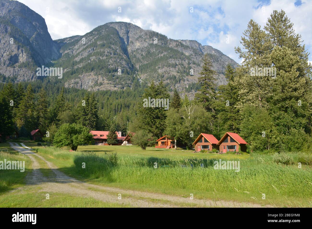 Chalets et terrains du Tweedsmuir Park Lodge, Colombie-Britannique, Canada Banque D'Images