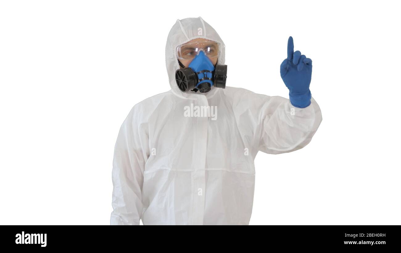 Médecin homme en vêtements de protection pointant vers les côtés présentant r Banque D'Images