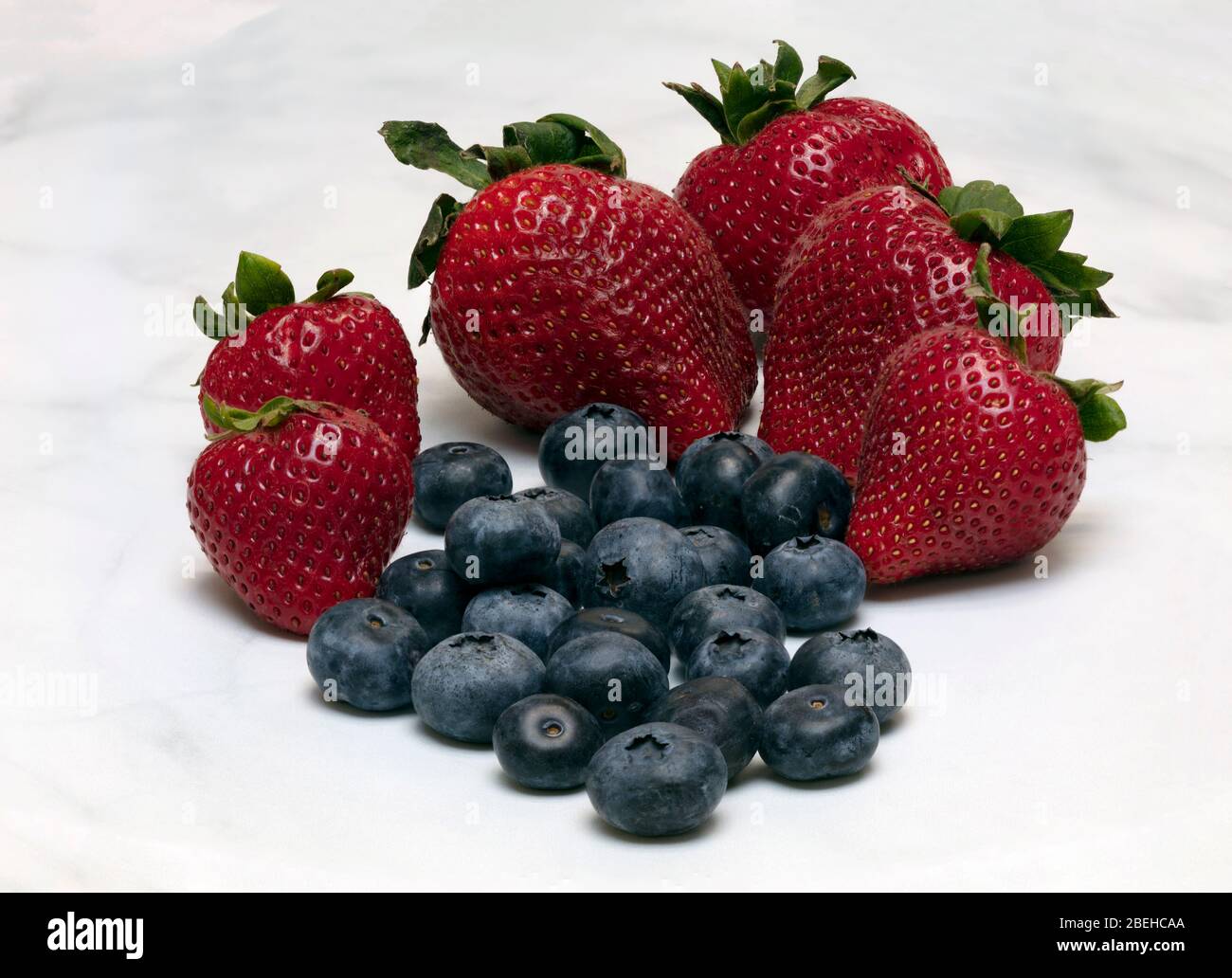 Fraises et bleuets par James D Coppinger/Dembinsky photo Assoc Banque D'Images