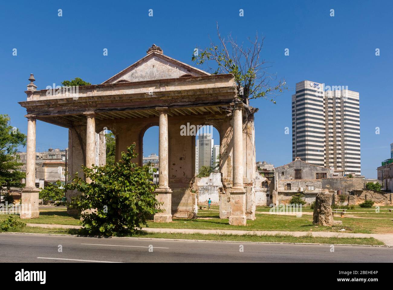 Vestiges d'un ancien hôtel à El Vedado. La Habana. Cuba Banque D'Images