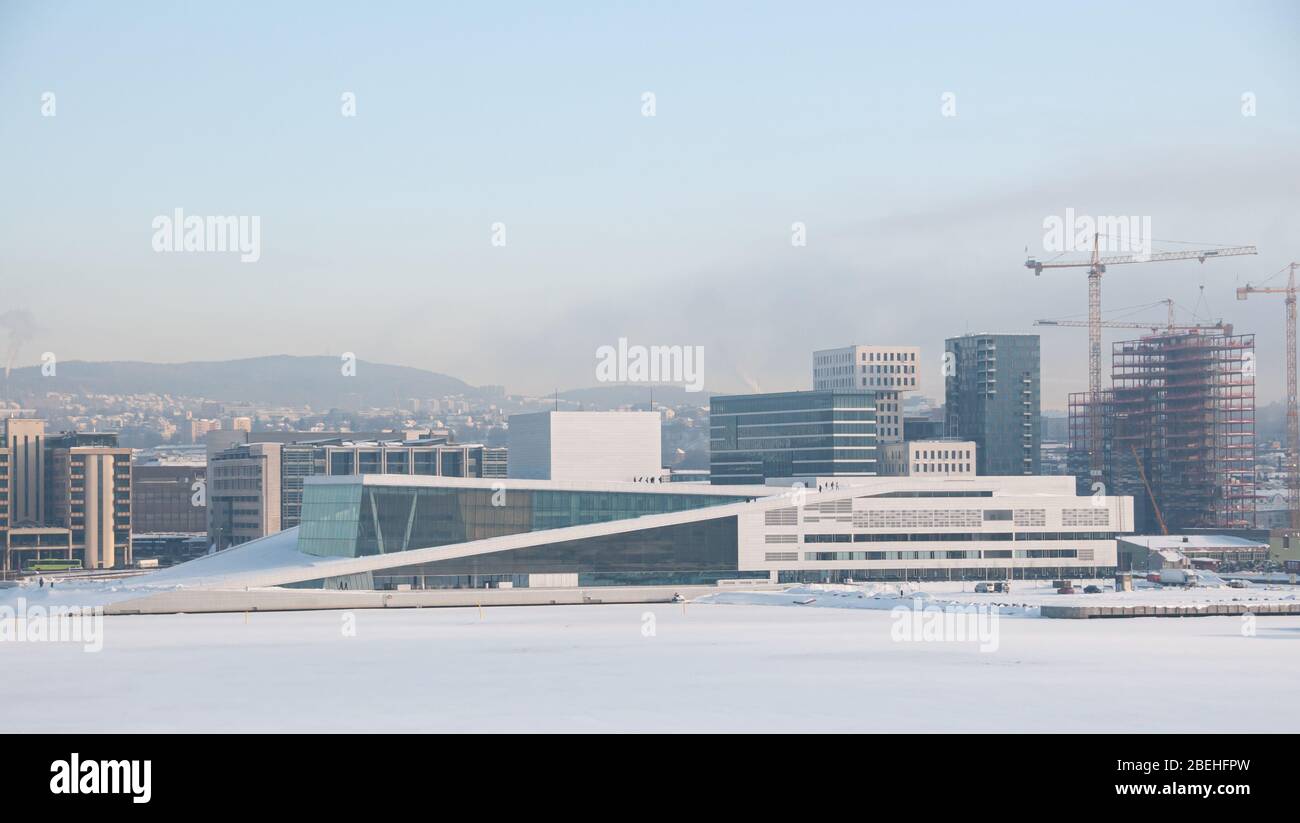 Vue extérieure sur l'Opéra et la ville moderne d'Oslo Banque D'Images