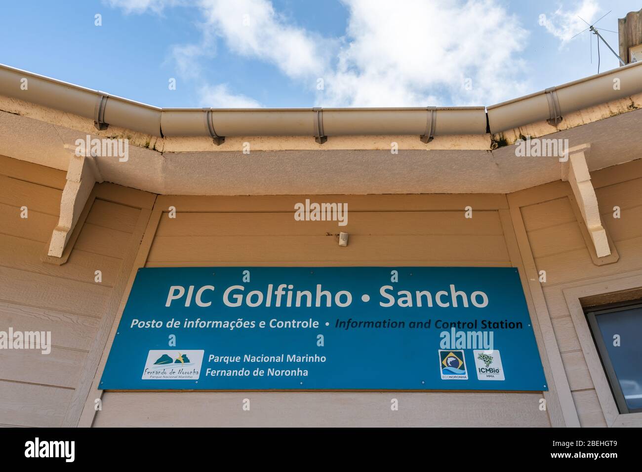 Fernando de Noronha, Pernambuco, Brésil - juillet 2019 - Station d'information et de contrôle sur le chemin de la plage de Sancho à la nation marine de Fernando de Noronha Banque D'Images