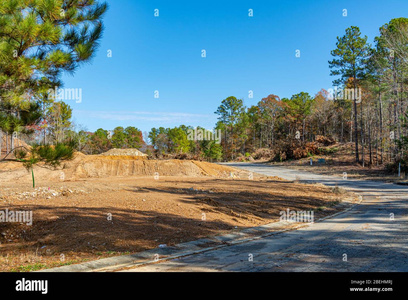 Travaux en cours de construction de routes et d'autres infrastructures pour une nouvelle subdivision résidentielle en Alabama Banque D'Images