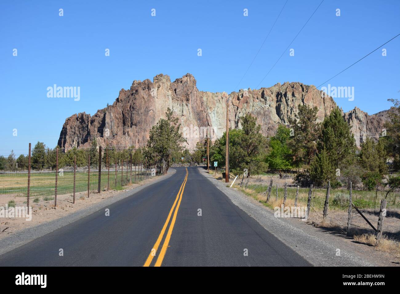 L'approche du parc national Smith Rock près de Bend, Oregon, États-Unis Banque D'Images