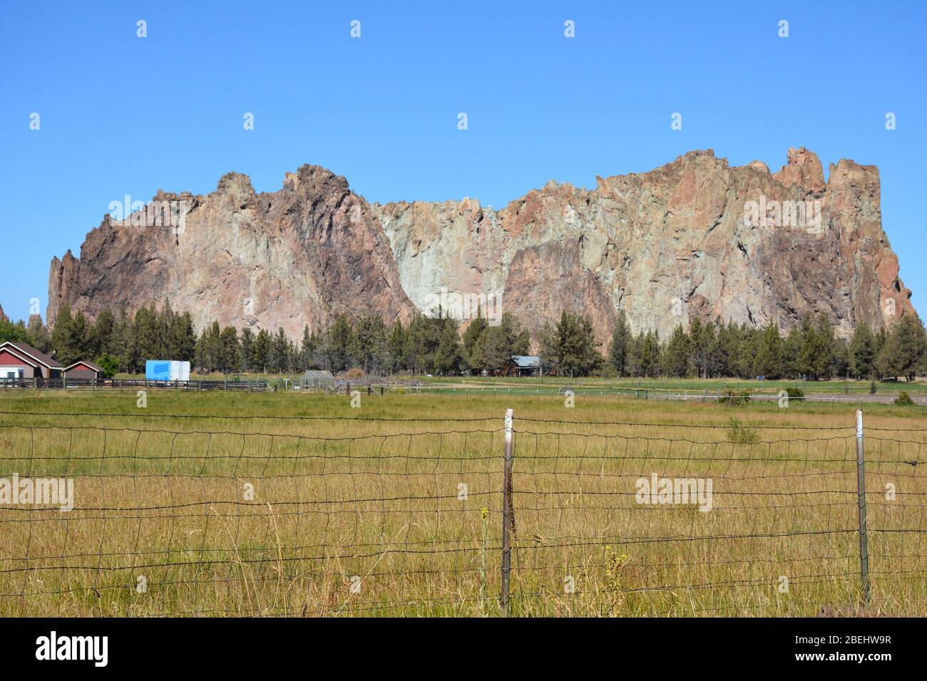 L'approche du parc national Smith Rock près de Bend, Oregon, États-Unis Banque D'Images