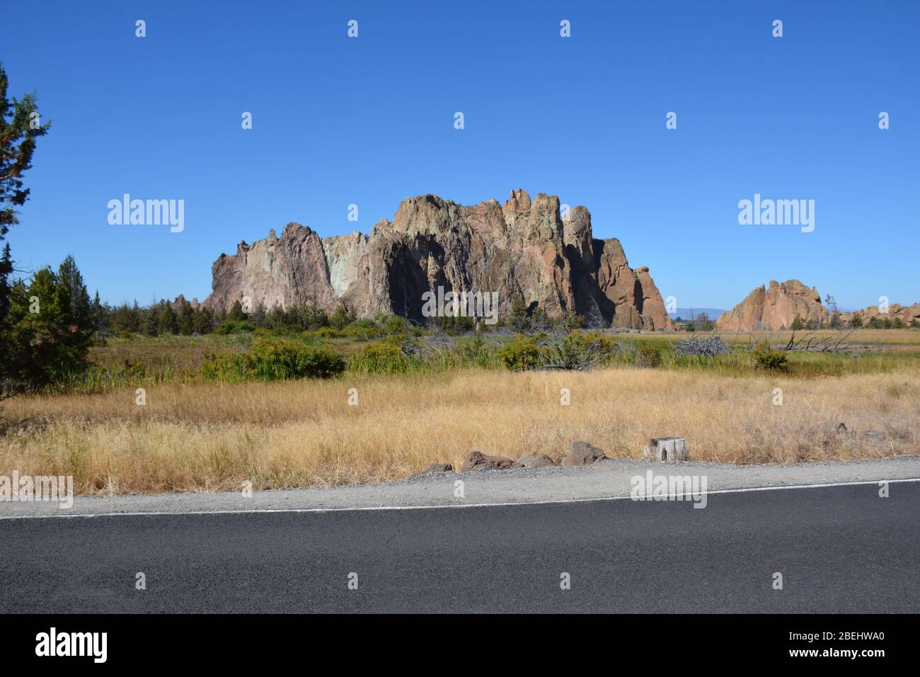 L'approche du parc national Smith Rock près de Bend, Oregon, États-Unis Banque D'Images