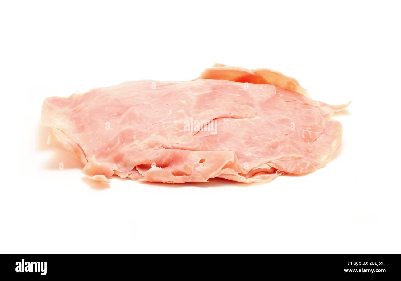 Tas de jambon finement tranché sur fond blanc. Banque D'Images