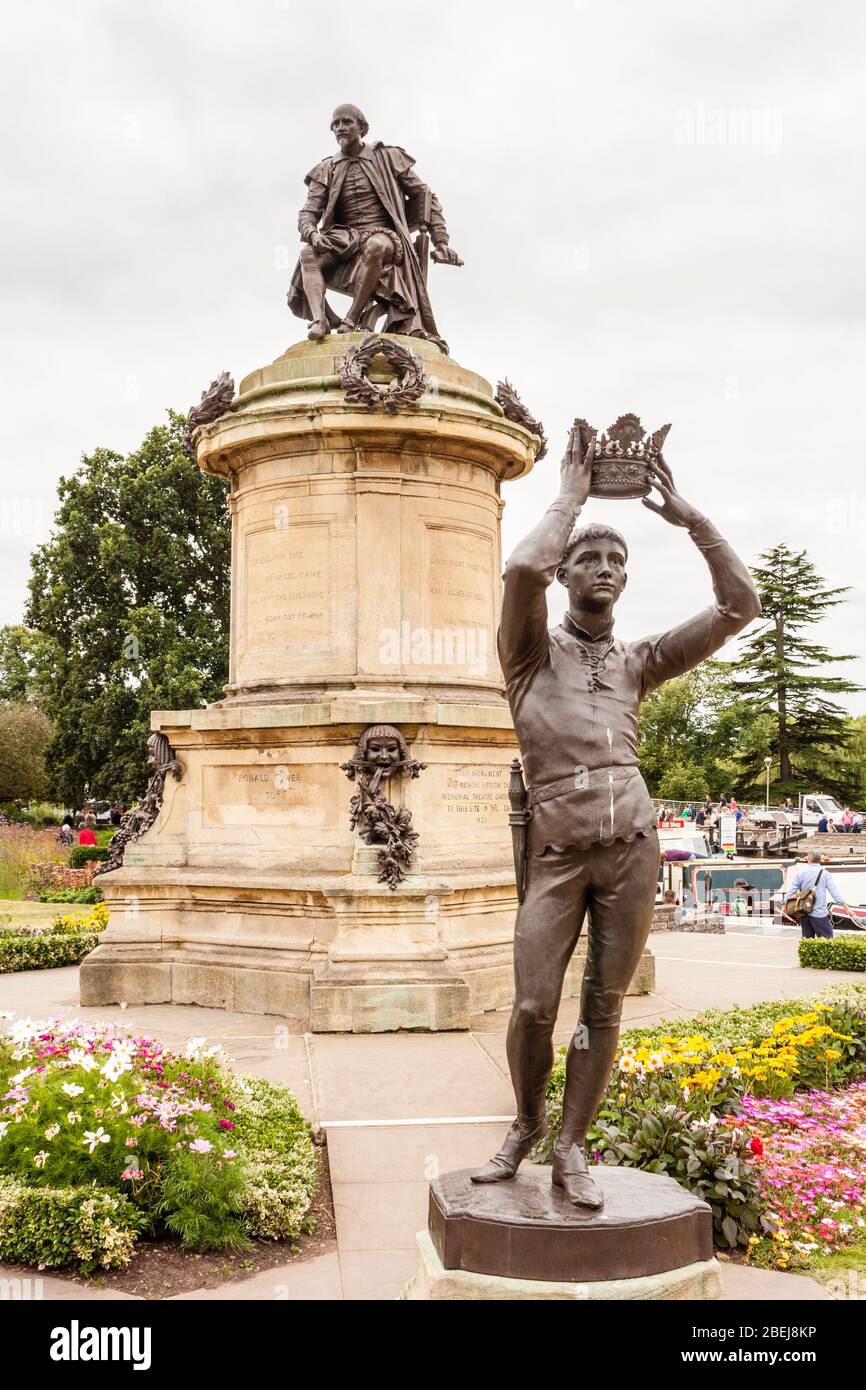 Gower Memorial par Lord Ronald Gower dans les jardins de Bancroft, Stratford-upon-Avon, Warwickshire, Angleterre, GB, Royaume-Uni Banque D'Images