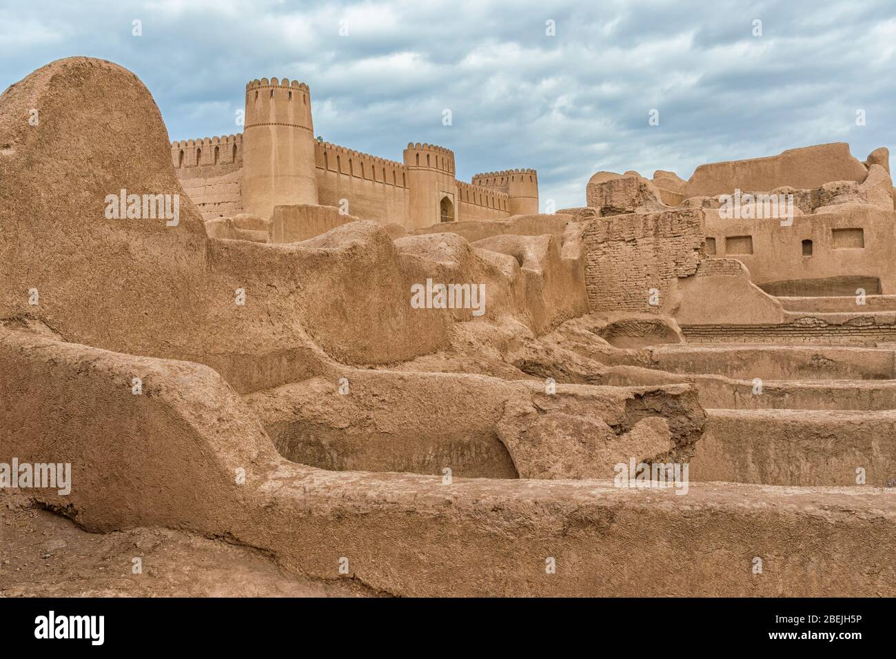 Ruines, tours et murs de la Citadelle de Rayen, Le Plus Grand bâtiment adobe au monde, la Province de Kerman, Iran Banque D'Images