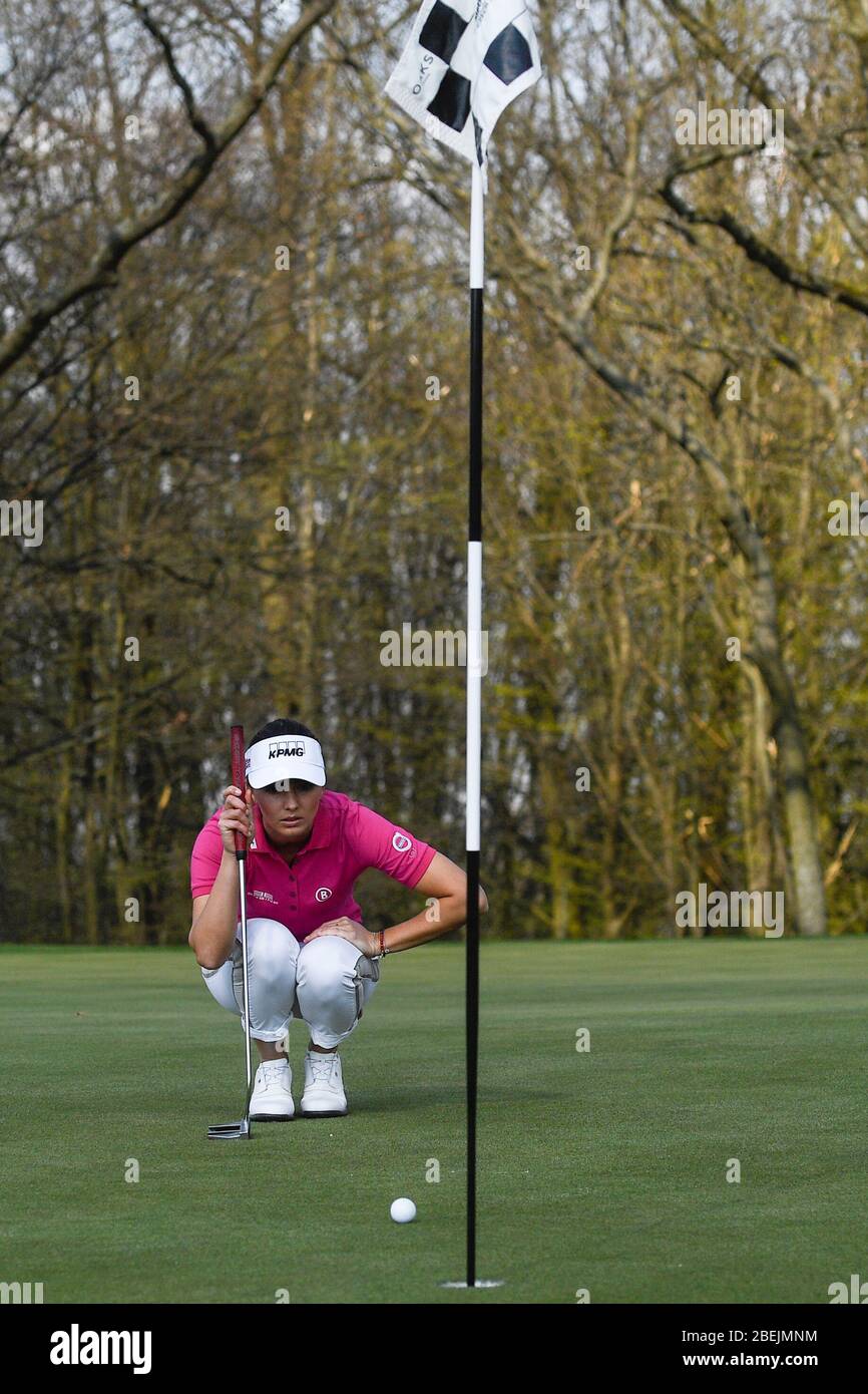 Le 10 avril 2020, le golfeur tchèque Klara Spilkova s'entraîne sur le parcours de golf national PGA de Nebrenice, Prague, République tchèque. (Photo CTK/Michal Kamaryt) Banque D'Images