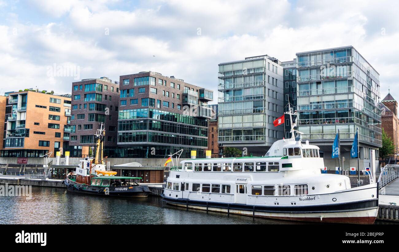 HAMBOURG, ALLEMAGNE - 23 juin 2019 navires historiques dans le port Sandtorhafen du quartier portuaire de Hambourg HafenCity Banque D'Images