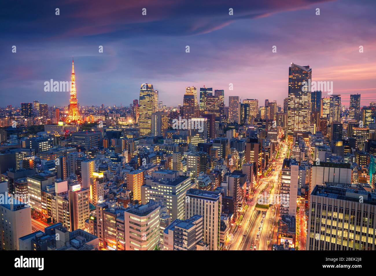 Tokyo, Japon. Image de paysage urbain aérien de Tokyo, Japon au coucher du soleil. Banque D'Images