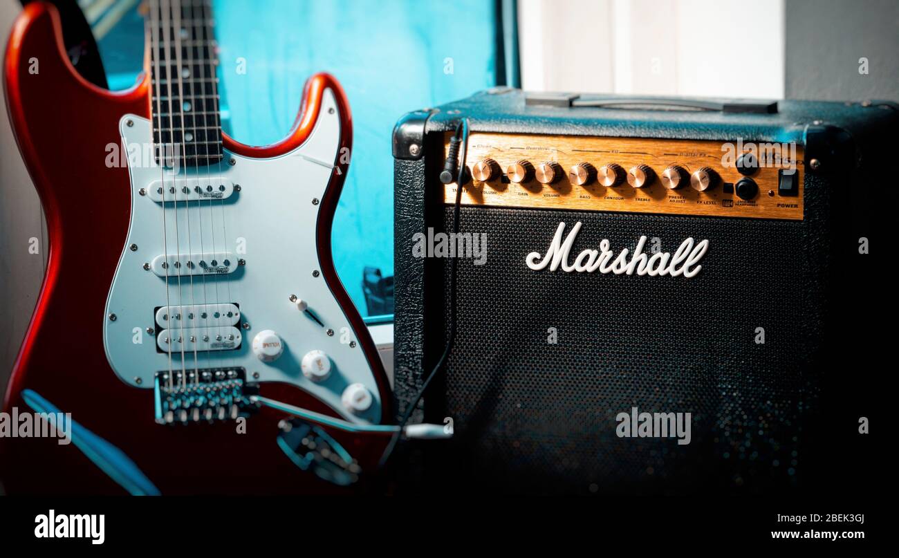 Guitare électrique et amplificateur Marshall, Marshall amplification a été  fondée par Jim Marshall à Londres vers 1962 Photo Stock - Alamy