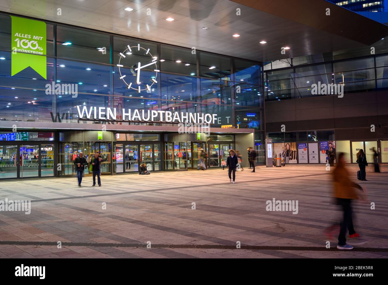 Vienne, Autriche. 2019/10/29. 'Wien Hauptbahnhof' – Gare principale de Vienne, gare principale de Vienne. Tourné dans la soirée. Banque D'Images