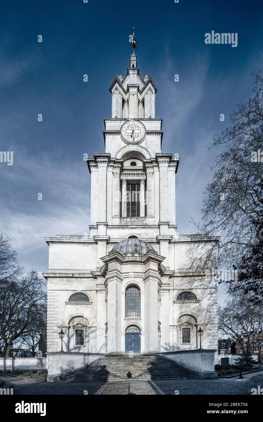 Europe, Royaume-Uni, Angleterre, Londres, Tower Hamlets, Limehouse. La façade de Saint-Annes Limehouse par Nicholas Hawksmoor Banque D'Images
