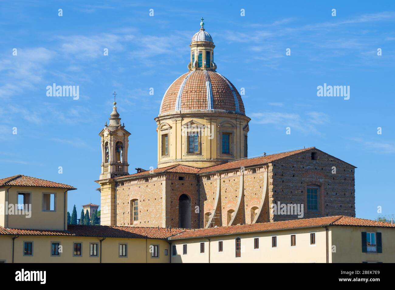 Dôme de l'église de San Ferdiano al Cestello contre le ciel bleu par une journée ensoleillée. Florence, Italie Banque D'Images