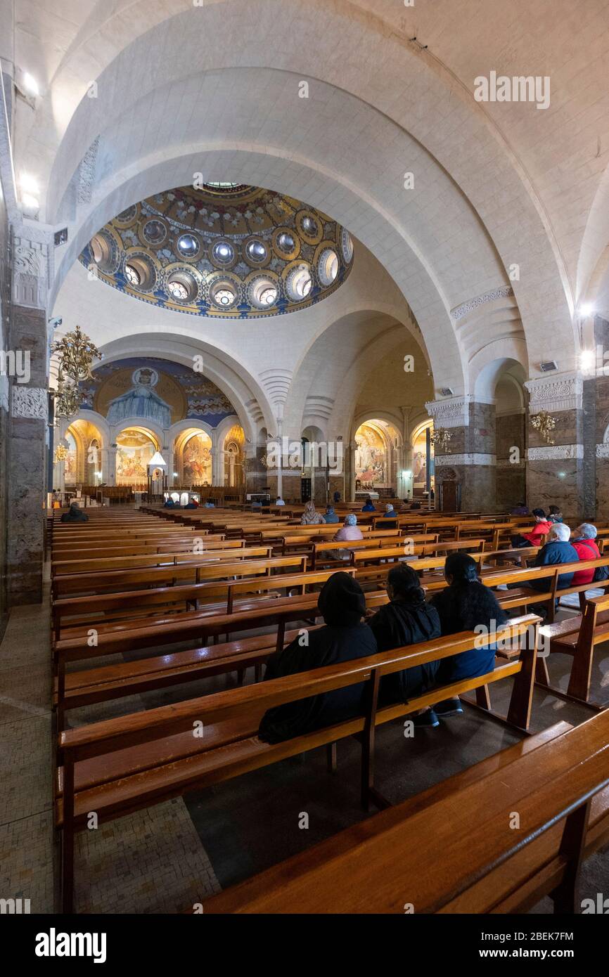 Basilique notre-Dame du Rosaire à Lourdes, France, Europe Banque D'Images