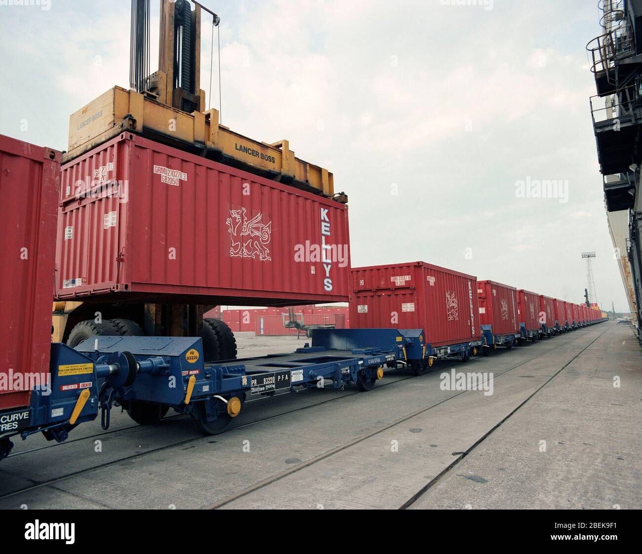 1987, transport ferroviaire du charbon entre Coed Bach et le port de Swansea, Pays de Galles du Sud, Royaume-Uni Banque D'Images