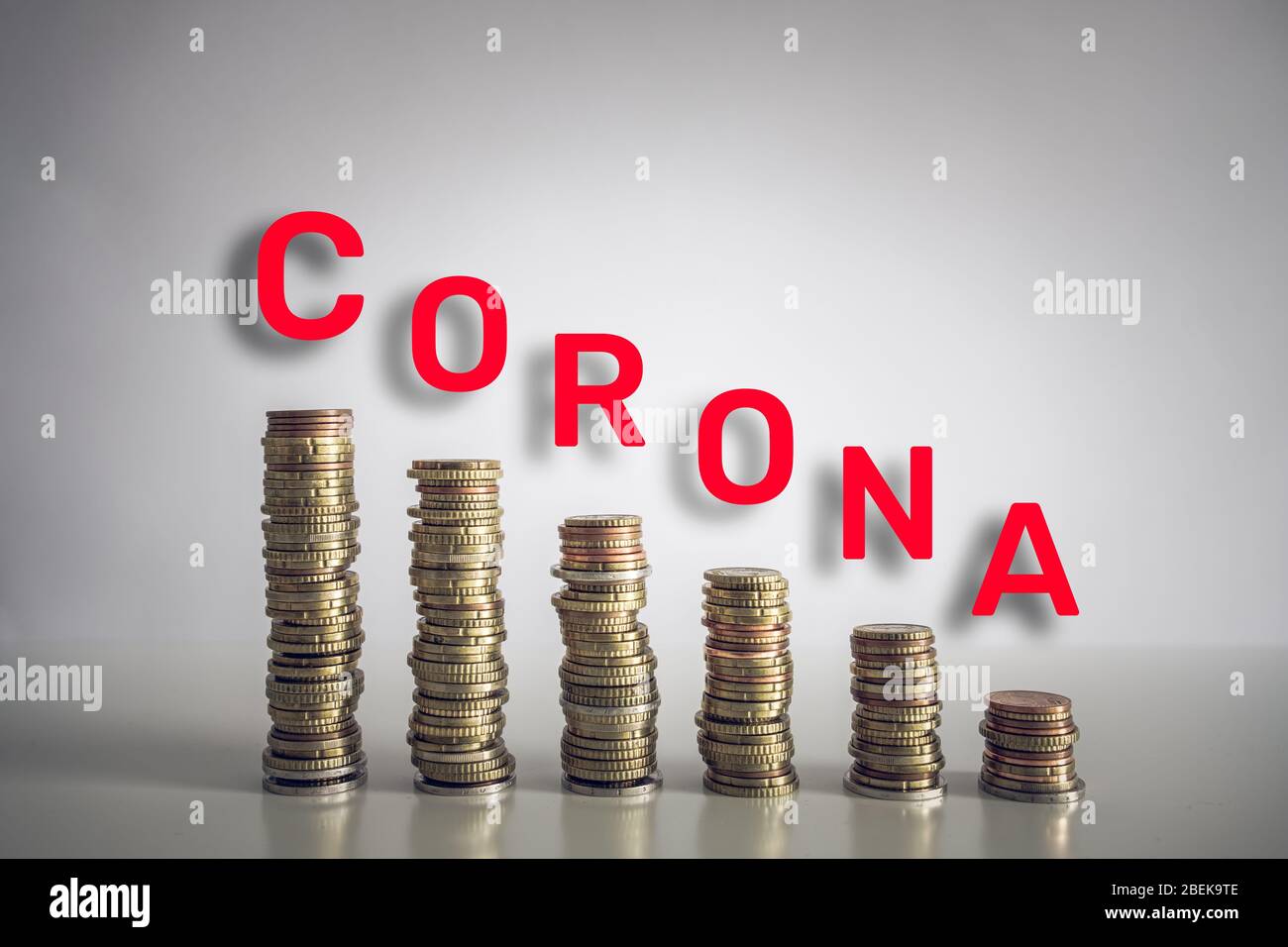 L'impact économique du coronavirus restera longtemps après la disparition de la maladie. De nombreux ménages luttent pour le moment sur le plan financier. Banque D'Images