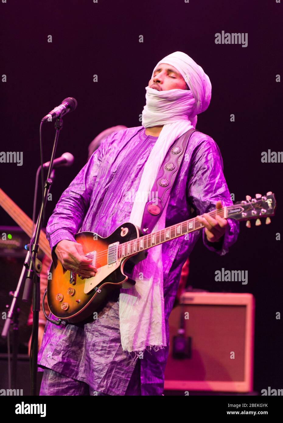 Tinariwen se spectacle aux Songlines Magazine World Music Awards, The Barbican, Londres 23 novembre 2012 Banque D'Images