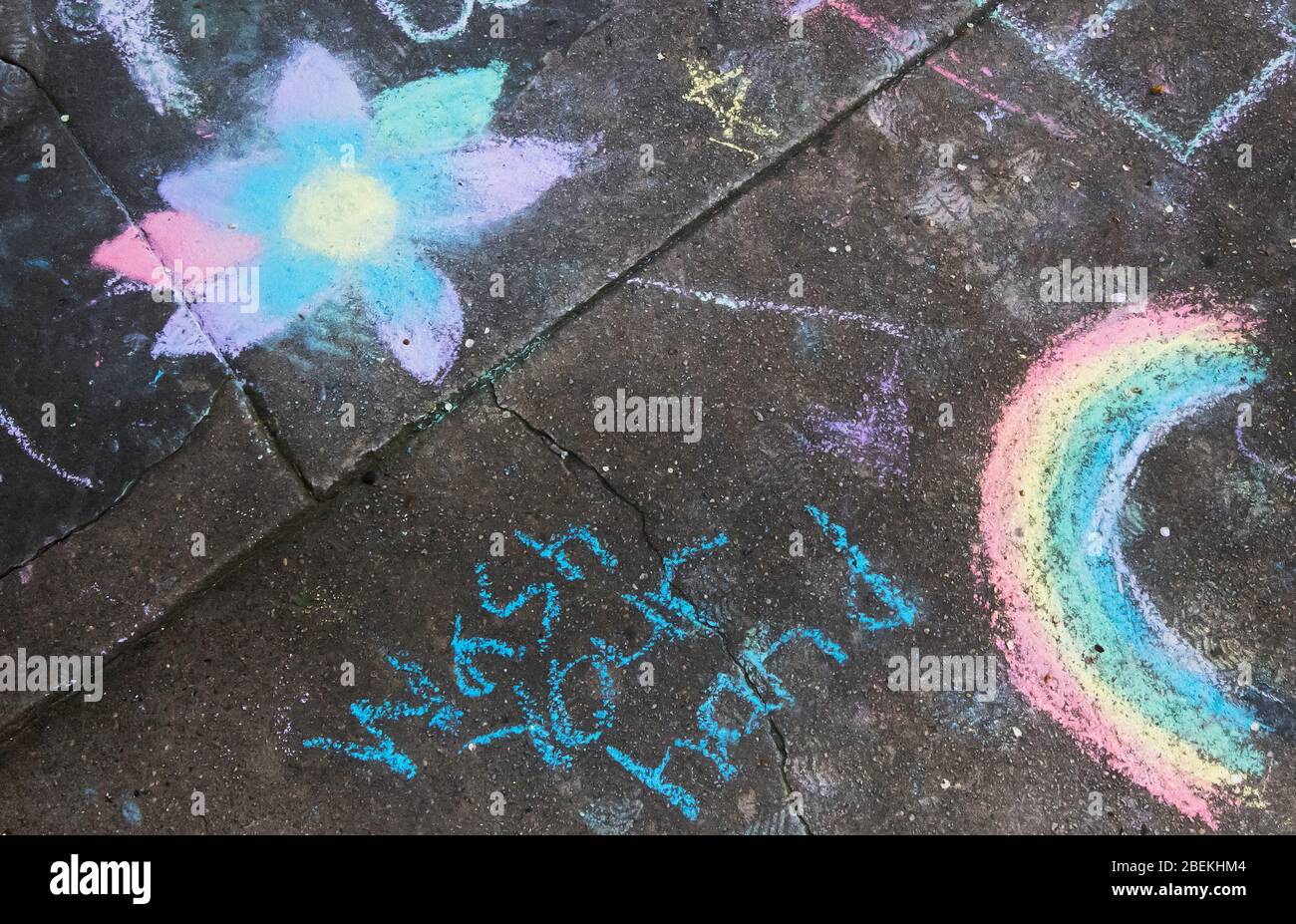 Children Chalk Drawings On Sidewalk Banque D Image Et Photos Alamy