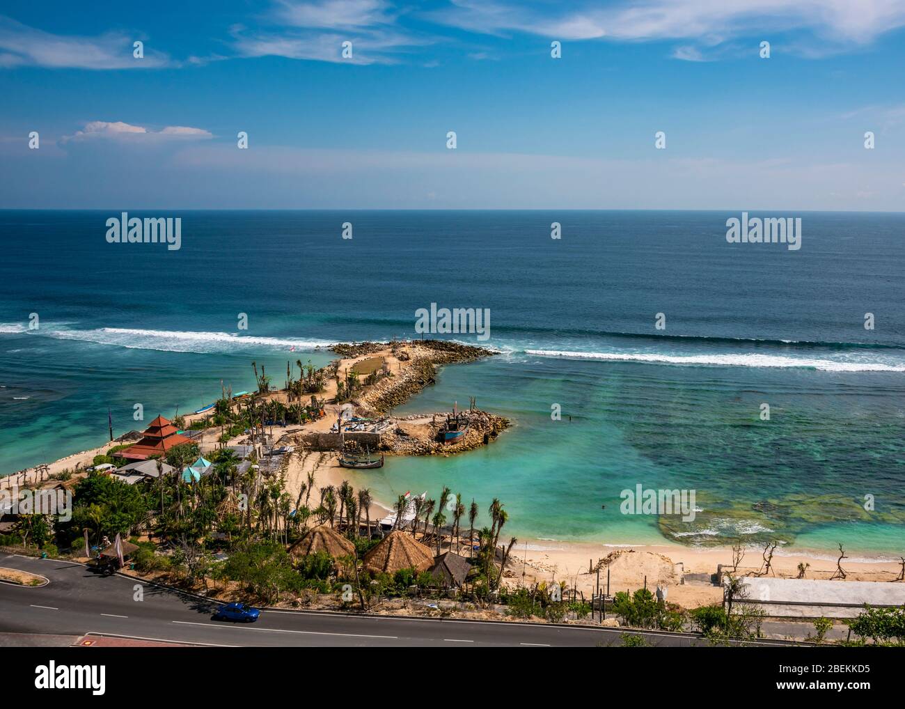 Vue horizontale de la plage de Melasti dans le sud de Bali, Indonésie. Banque D'Images