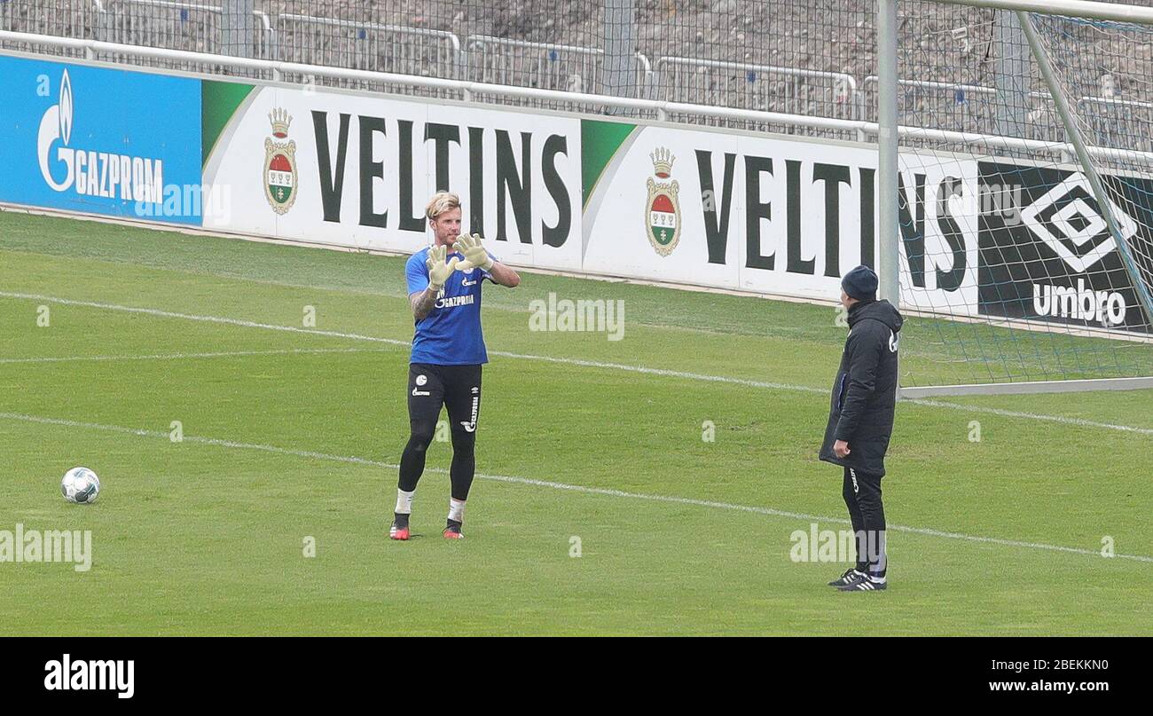 Gelsenkirchen, Allemagne. 14 avril 2020. firo: 14.04.2020, football, 1.Bundesliga, saison 2019/2020, FC Schalke 04, formation à distance, à cause de Corona, Coronavirus, Covid-19, goalwart Ralf FAHRMANN | usage international crédit: dpa/Alay Live News Banque D'Images