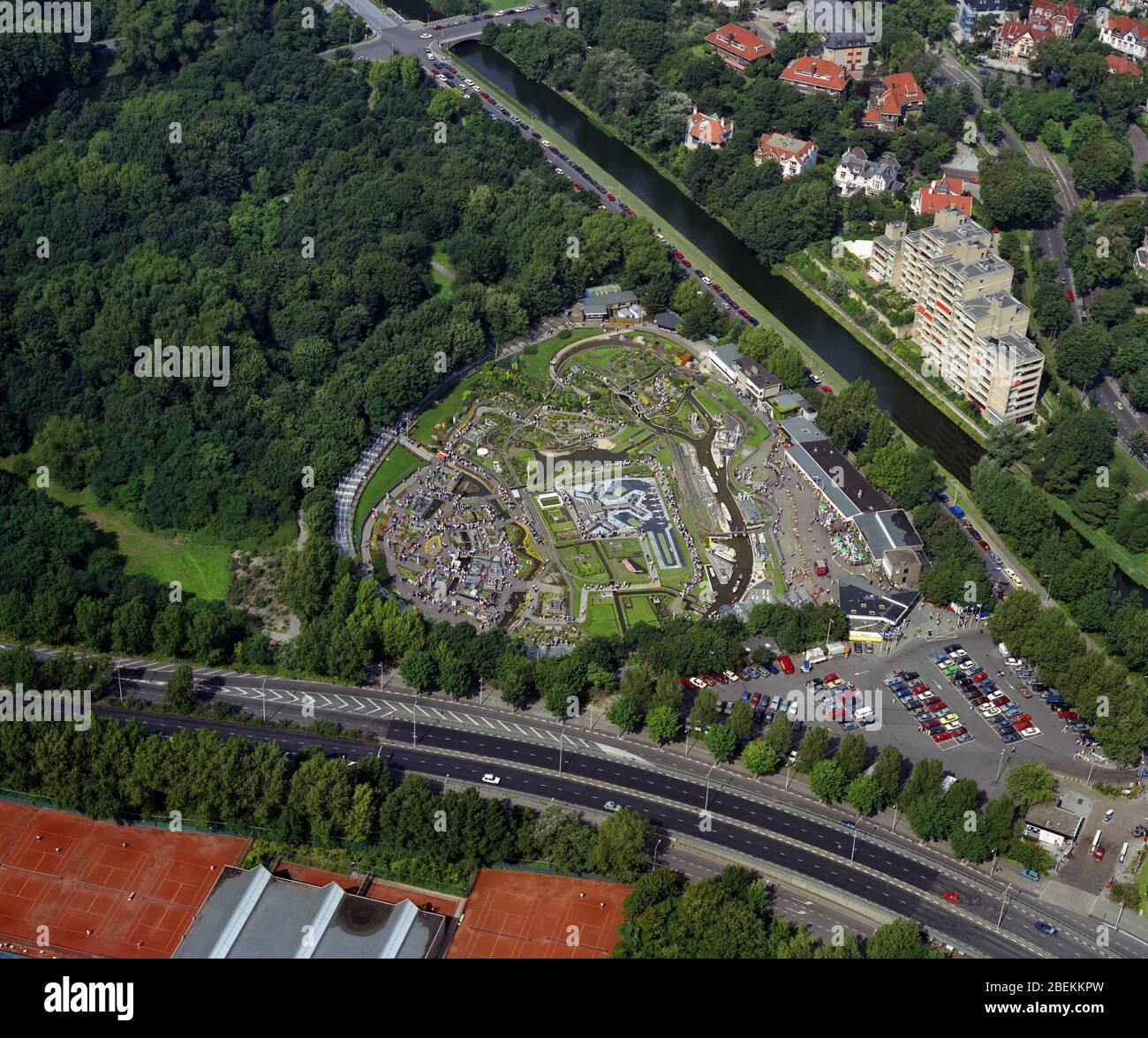 La Haye, Scheveningen, Hollande, 28 août 1988 : photo aérienne historique du parc miniature de Madurodam à côté du Scheveningse Bosjes Banque D'Images