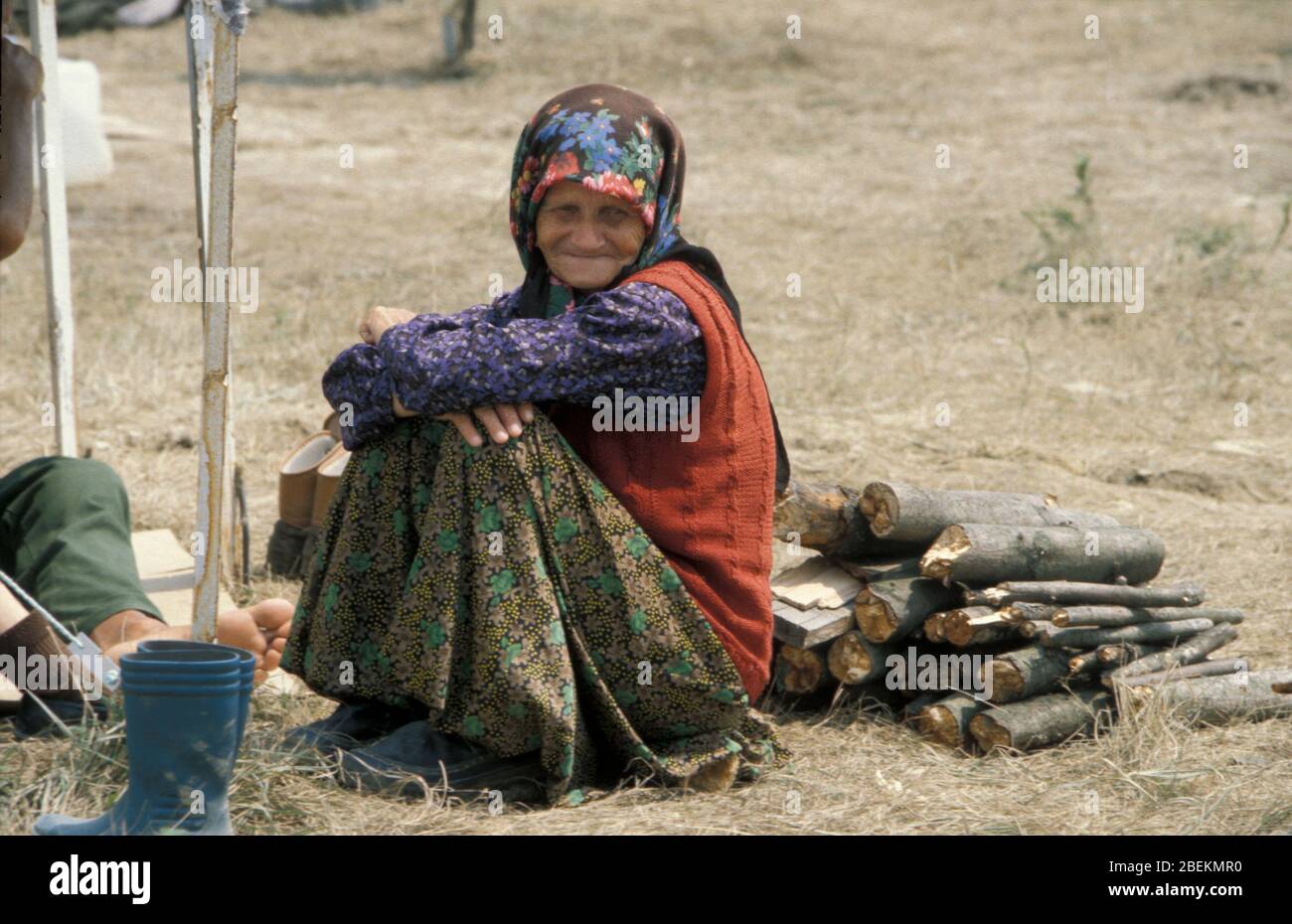 1995 - camp de réfugiés temporaires de Tuzla pour les musulmans bosniaques qui fuient le massacre de Srebrenica pendant la guerre de Bosnie Banque D'Images