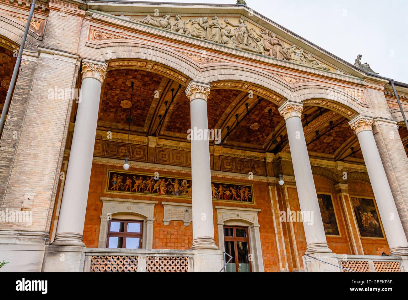 Le Trinkhalle, ou la pompe, fait partie du complexe Kurhaus du XIXe siècle dans la ville thermale de Baden-Baden, en Allemagne. Janvier 2020. Banque D'Images