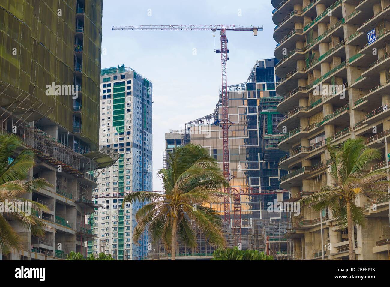 COLOMBO, SRI LANKA-21 FÉVRIER 2020: Construction de nouveaux bâtiments de grande hauteur Banque D'Images