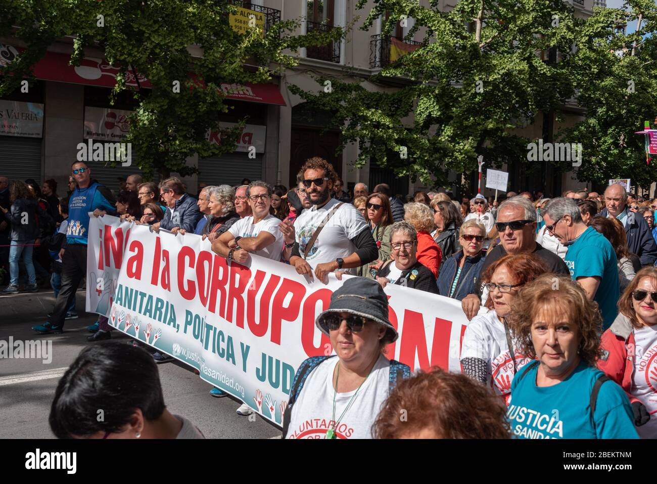 20 octobre 2019 - Grenade, Espagne. Une manifestation contre le système de santé espagnol corrompu dans la rue principale de Grenade. Banque D'Images