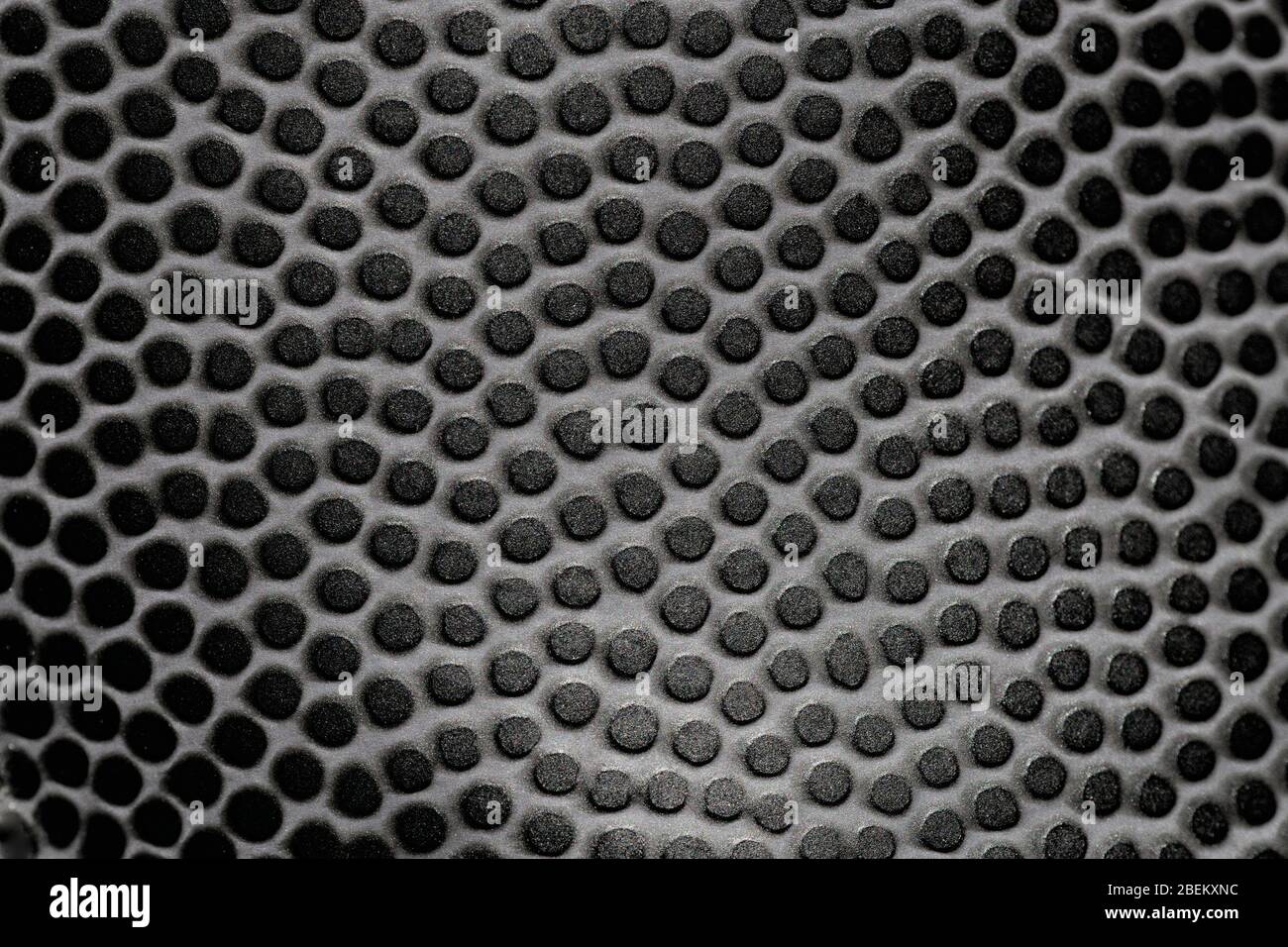 Fond de texture de motif abstrait composé de petits cercles noirs, gros plan, mise au point sélective. Banque D'Images