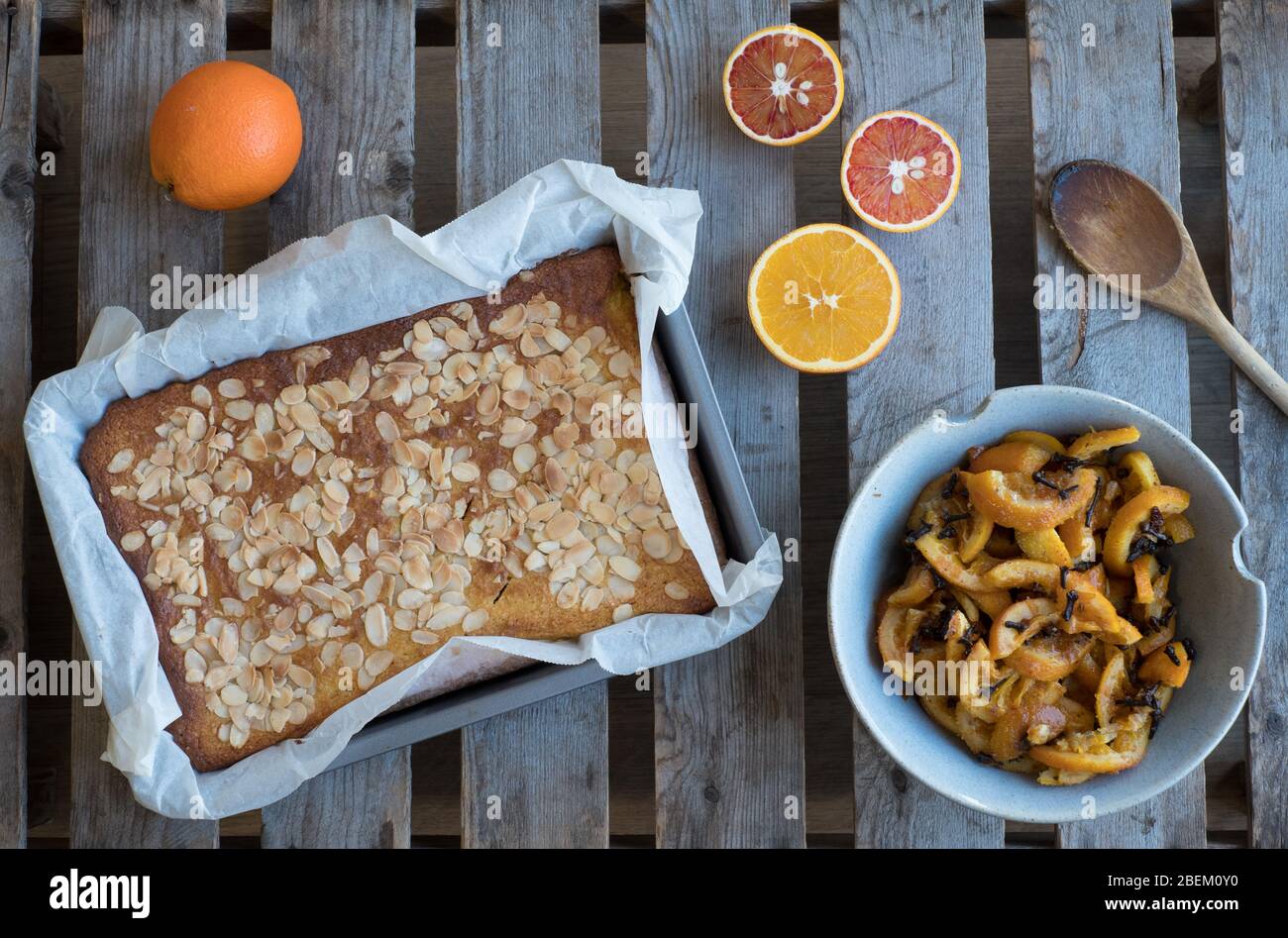 Gâteau épicé aux amandes et orange fabriqué par Kent-Based Kitchen utilisant des oranges et des épices de gauchois Banque D'Images