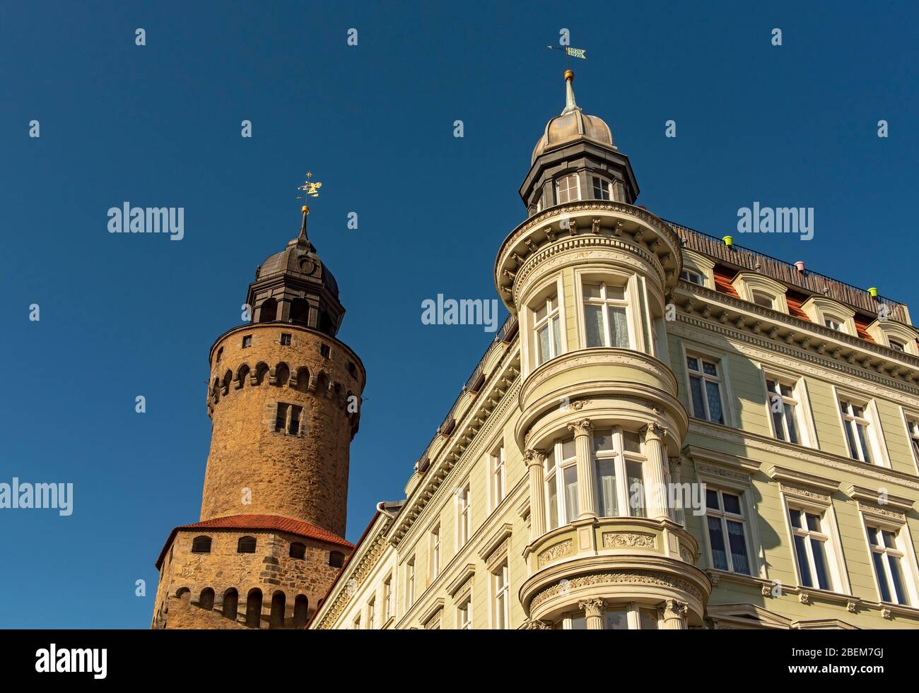 Maison d'angle à Obermarkt 13 et Reichenbach Tower (Reichenbacher Turm), Görlitz (Goerlitz), Allemagne Banque D'Images