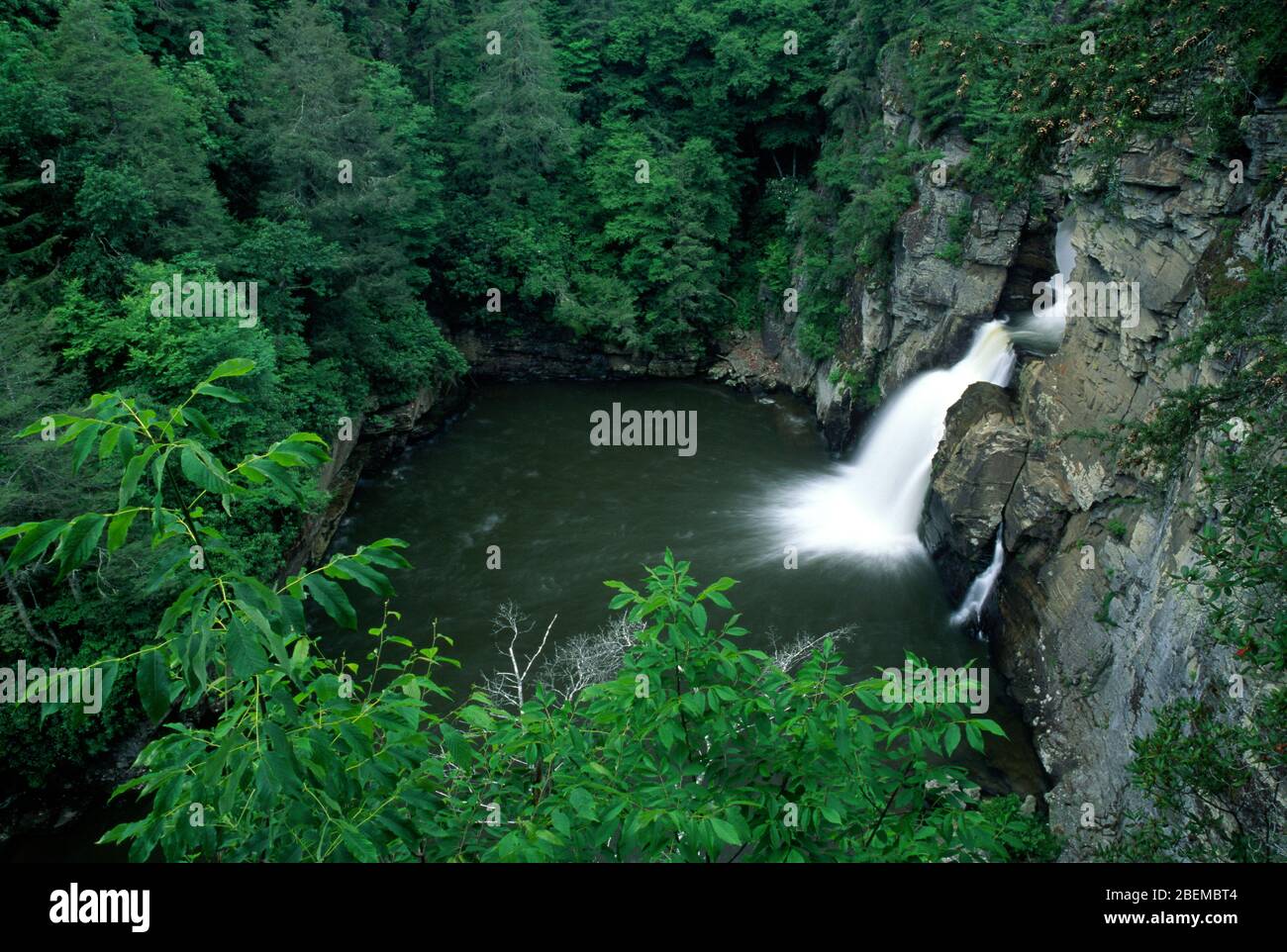 Linville Falls, Blue Ridge Parkway, Caroline du Nord. Banque D'Images