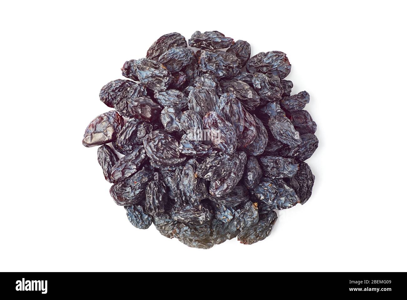 Tas de raisins noir sur blanc Banque D'Images
