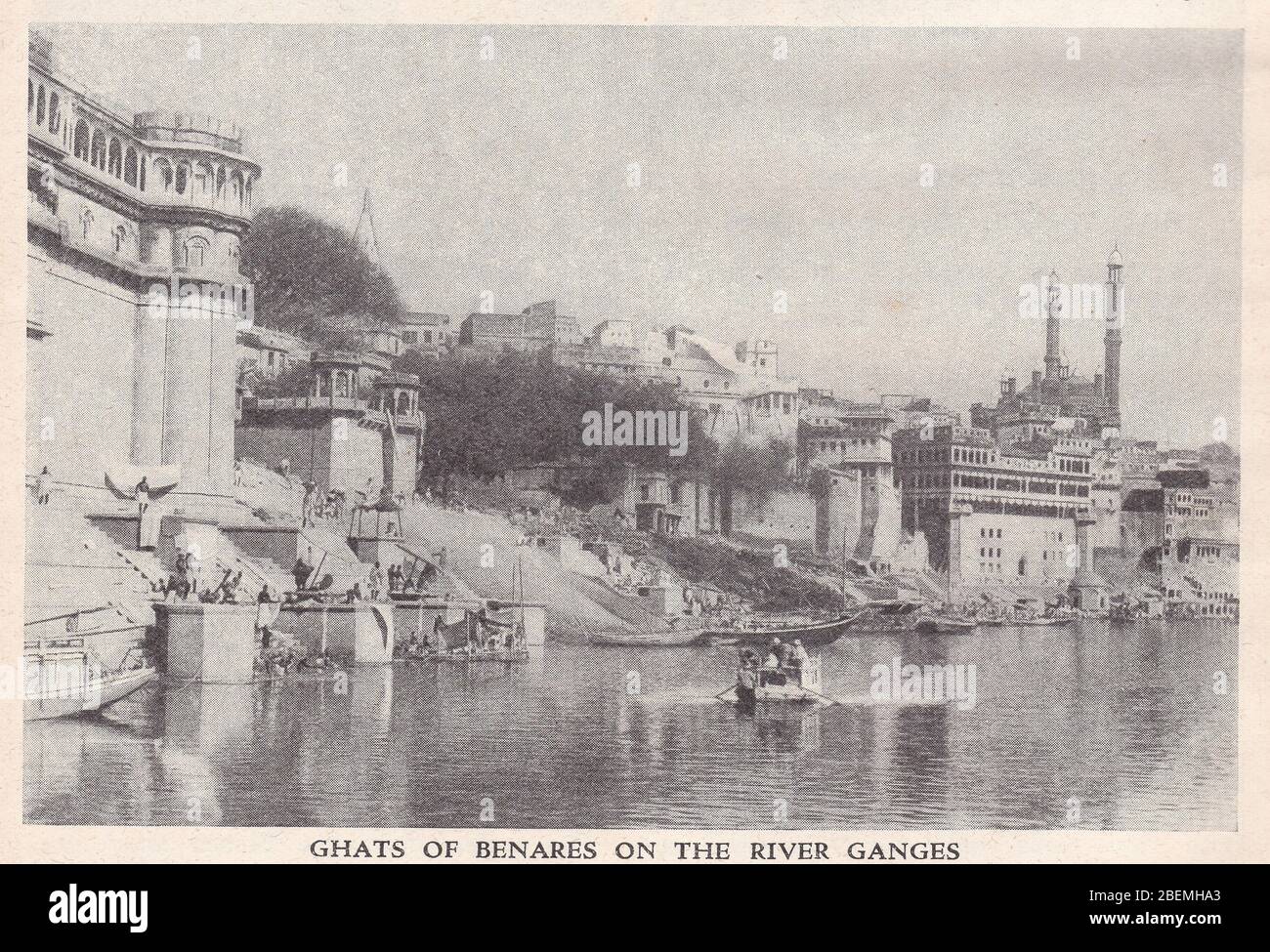 Photo noir et blanc vintage des Ghats de Benares sur le Gange. Banque D'Images