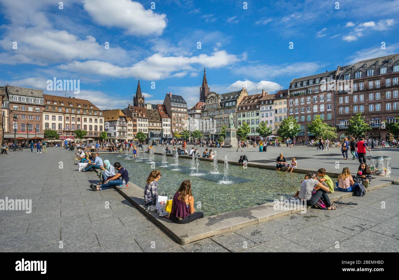 Place Kléber, la plus grande place du centre de Strasbourg, au coeur du quartier commercial de la ville, Strasbourg, Alsace, région Grand Banque D'Images