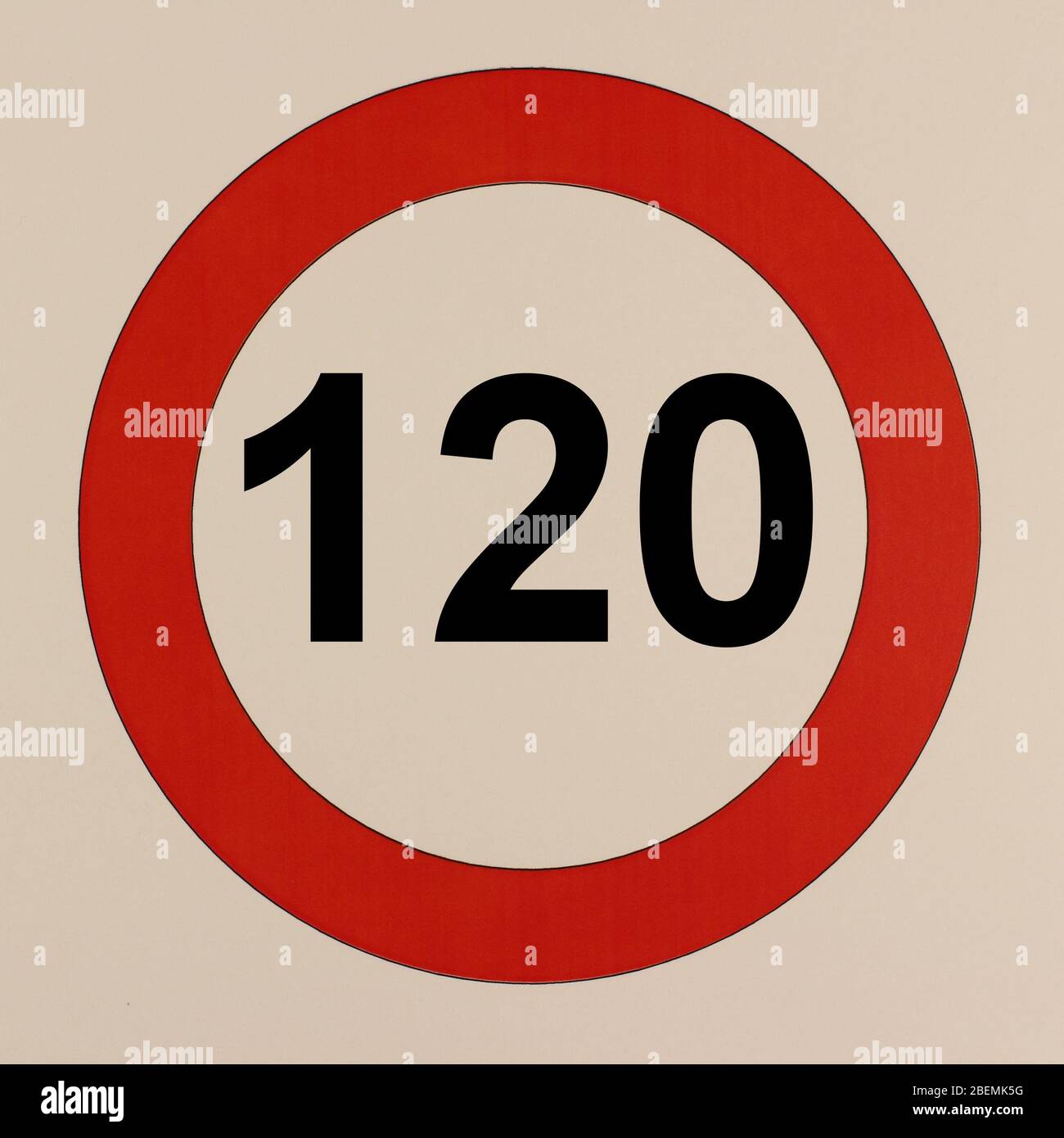 Illustration des Straßenverkehrszeichens 'maximum Geschwindigkeit 120 km pro Stunde' Banque D'Images