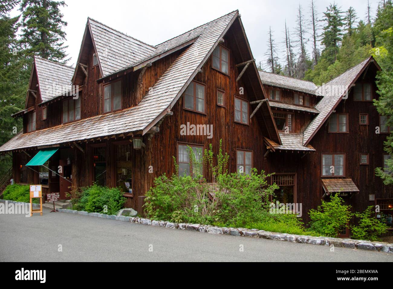 Vue sur l'Oregon Caves Chateau Hotel au monument national Oregon Caves Banque D'Images
